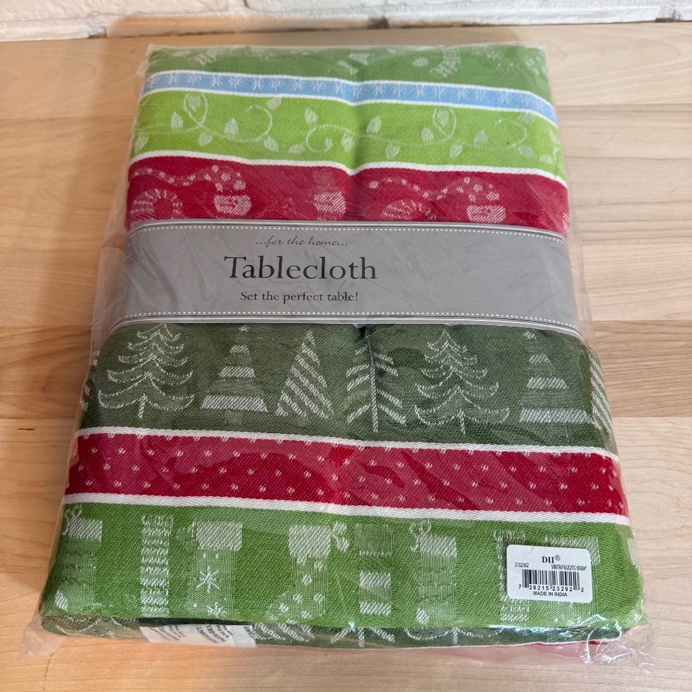 Pretty Christmas Tablecloth 60" x 84" NEW